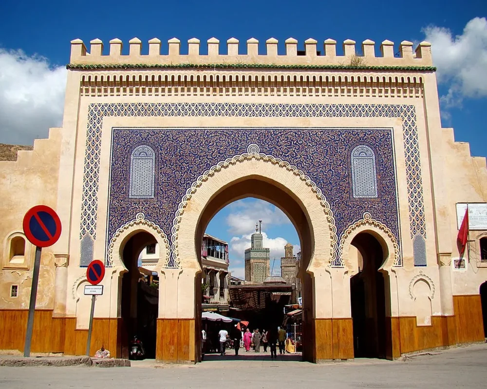 large_979px-Fes_Bab_Bou_Jeloud_2011